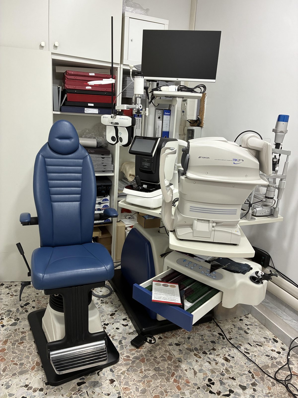 La sala esami di Ottica Dettori con la strumentazione diagnostica